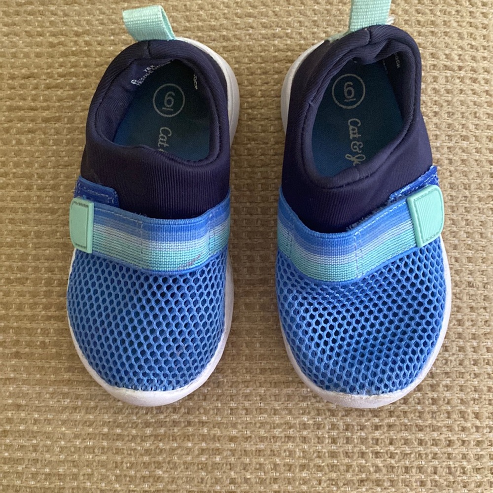 Cat & Jack Water Shoes 6